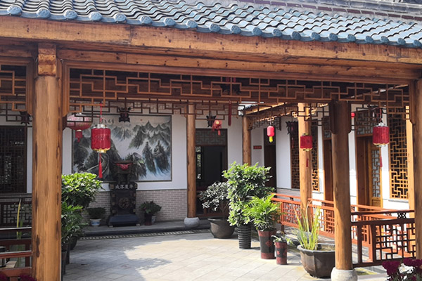 安徽合肥廬江縣冶父山鎮新華村水泥仿古圓柱木紋漆廠家施工案例